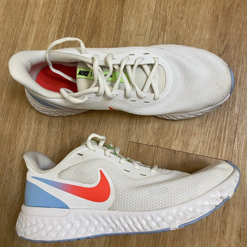 Nike Women's white and Blue Sneakers with Red Accent